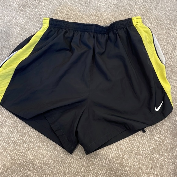 Nike dri fit workout shorts - Picture 1 of 4
